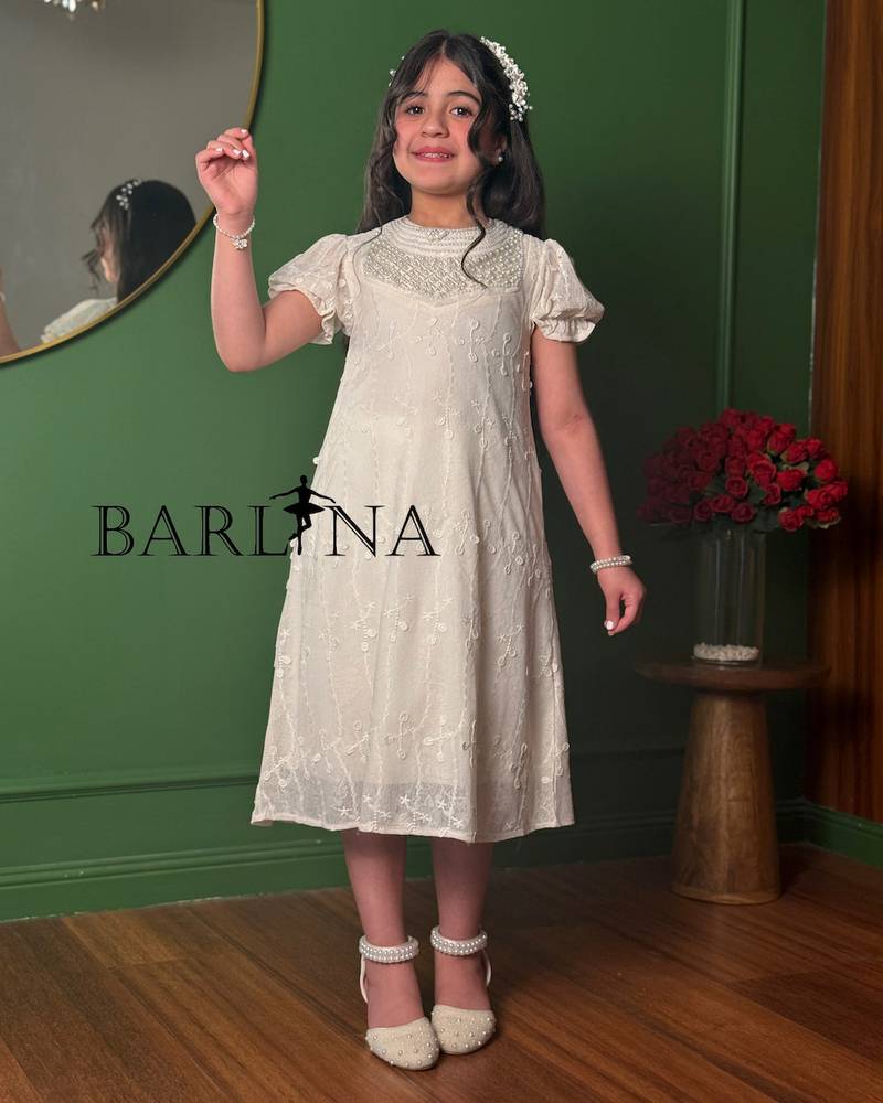 A soft girl's dress with a pearl-decorated collar