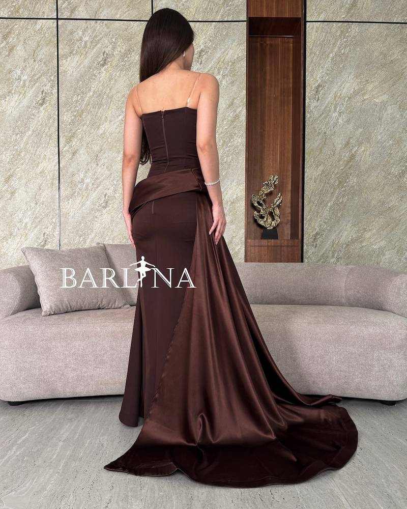 Long brown dress with a tail falls on the side