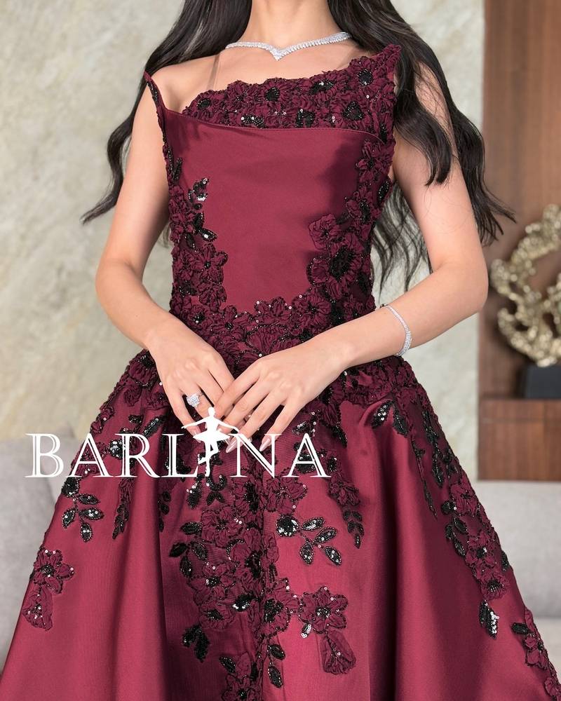 Burgundy evening dress with a wide collar and no sleeves