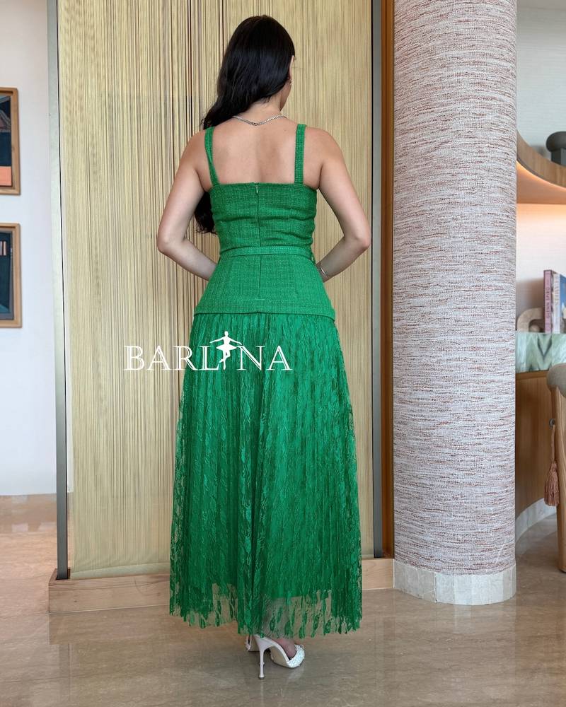 Elegant dress with lace pleats
