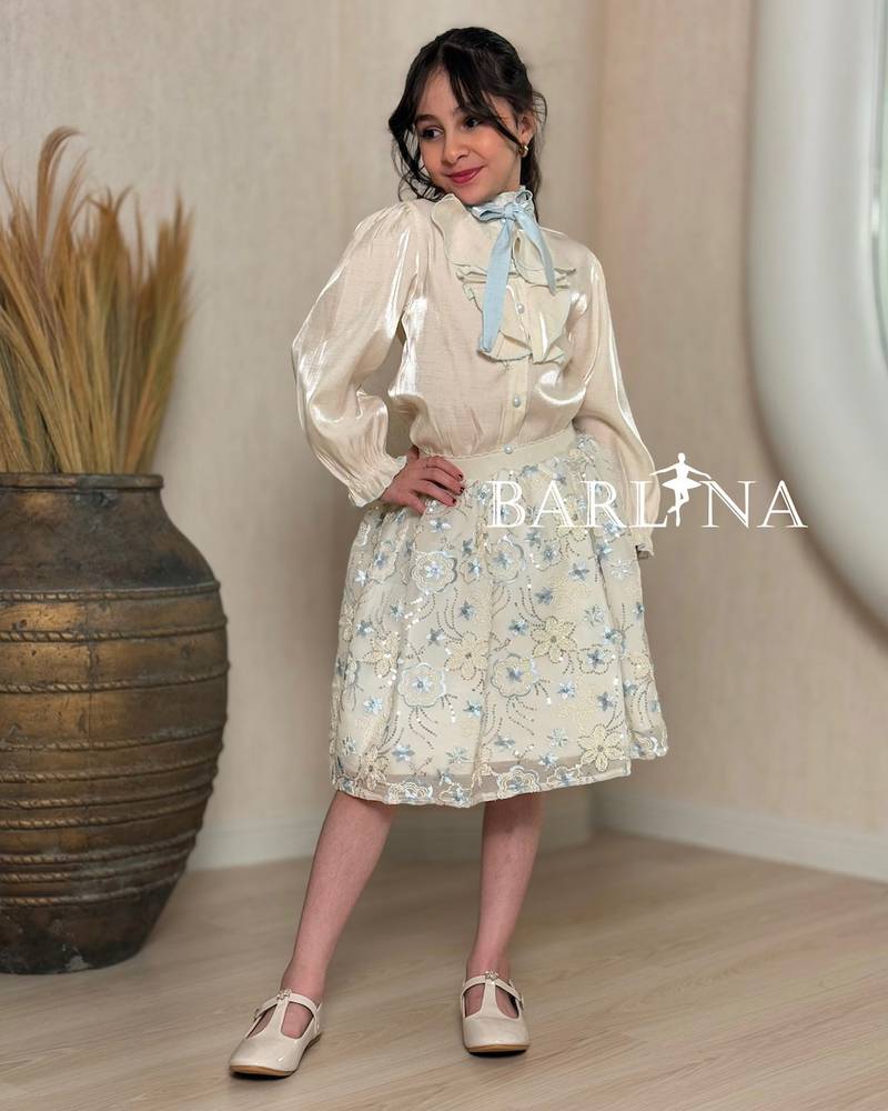 Girls' outfit with embroidered skirt and embellished collar