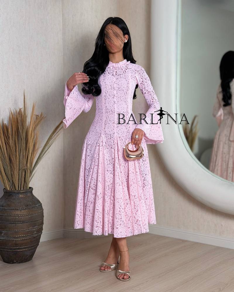 Feminine lace midi dress with a wide design