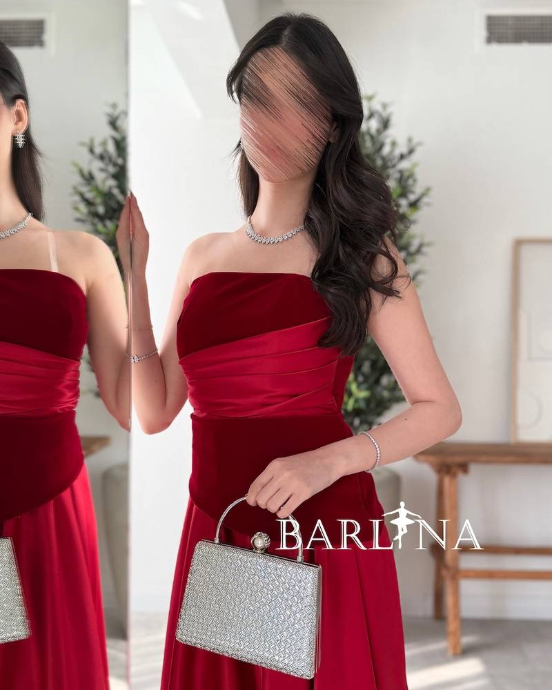 Sleeveless red dress adorned with velvet fabric