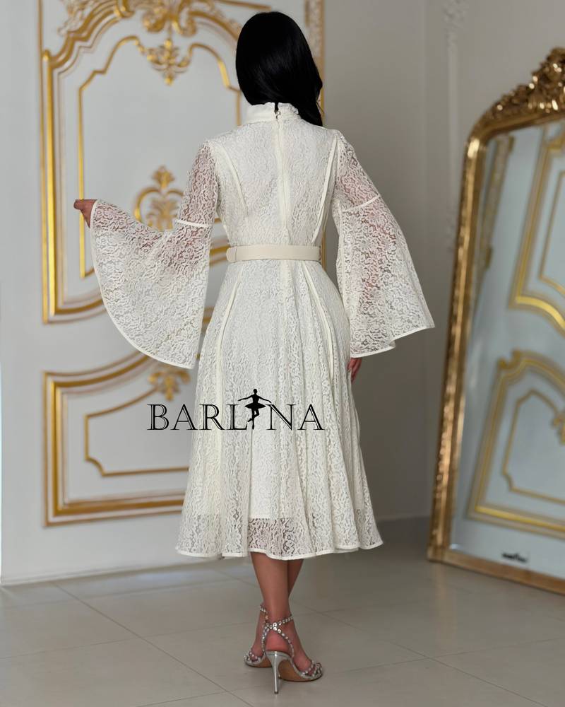 Lace dress with wide sleeves