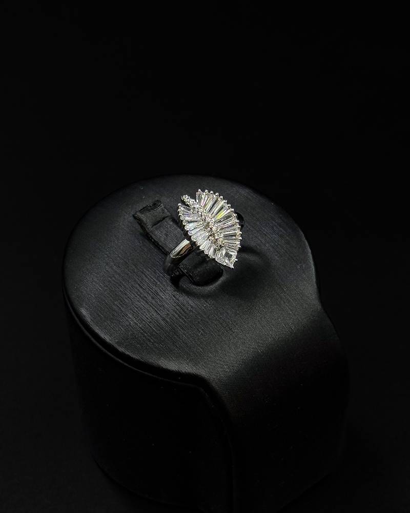 A simple and elegant accessory set