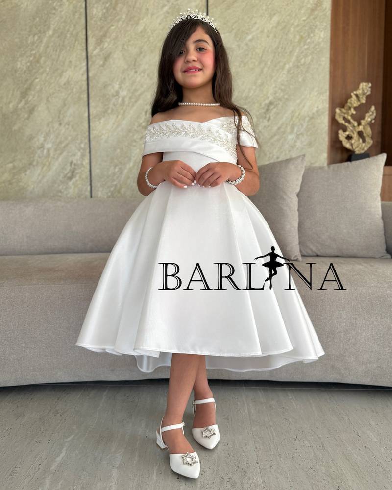Girls' white off-shoulder dress with a fluffy cut