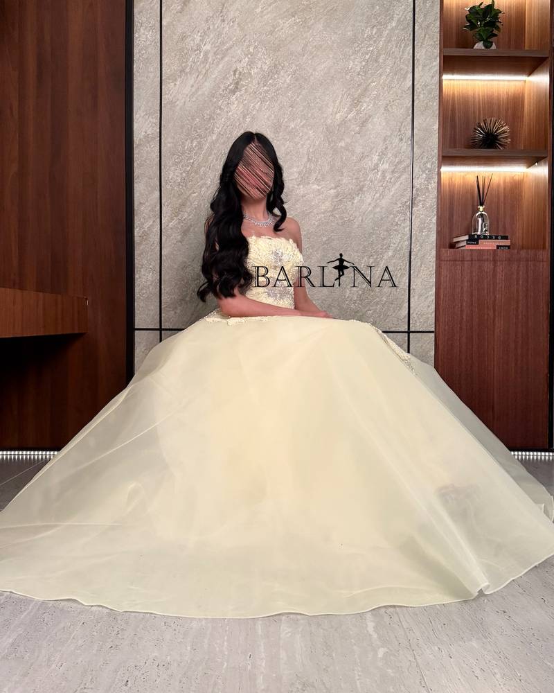 Light yellow evening dress embroidered with luxurious details