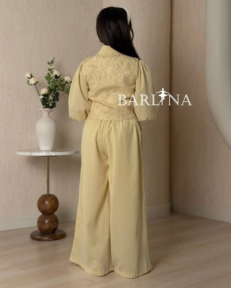 Girls' outfit with wide-leg pants and embroidered vest