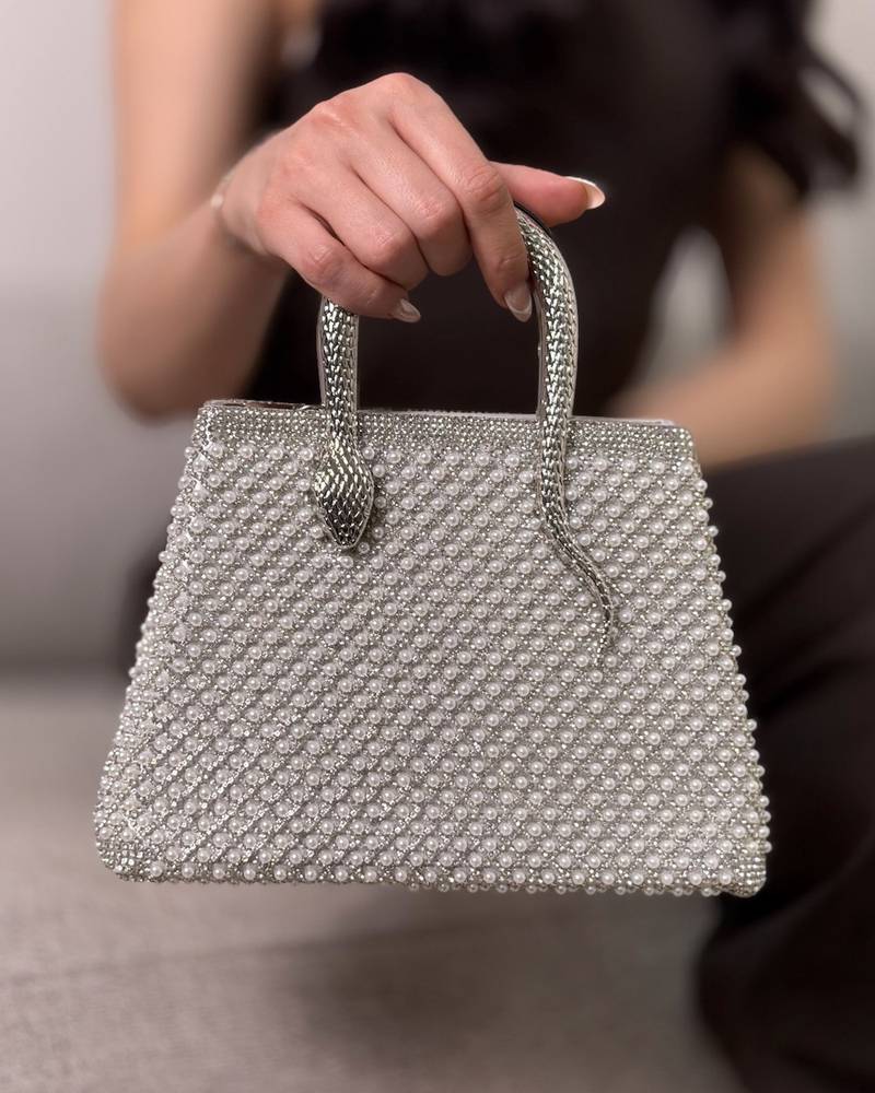 حقيبة فاخرة مزينة بمقبض بتصميم ثعبان