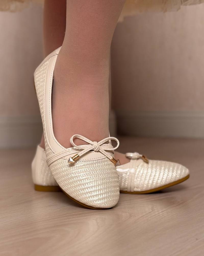 Soft girls' shoes decorated with a thin bow