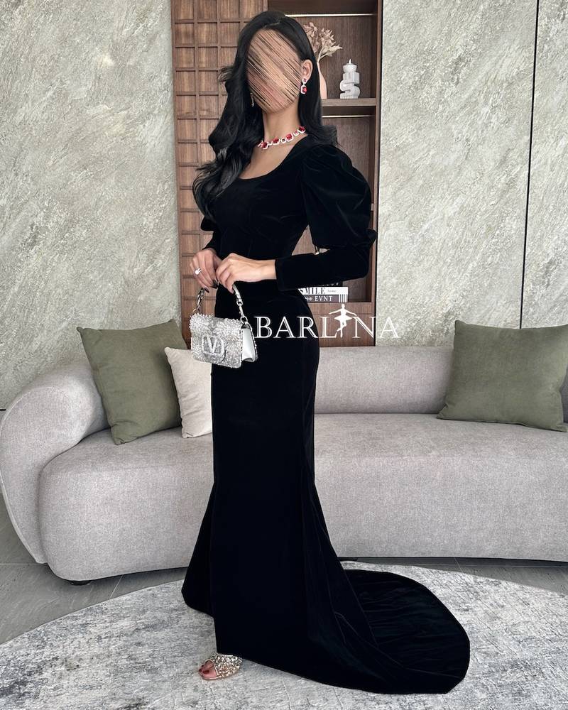 Black velvet dress with ballerina sleeves