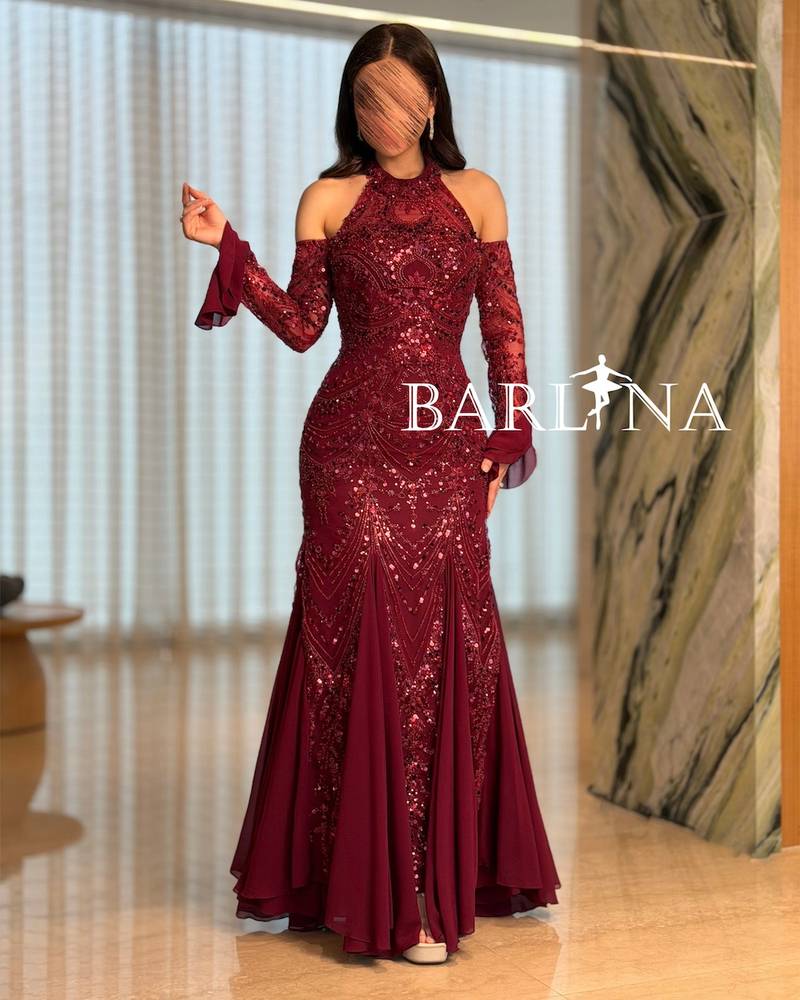 فستان سهرة خمري مزين بتطريز وترتر