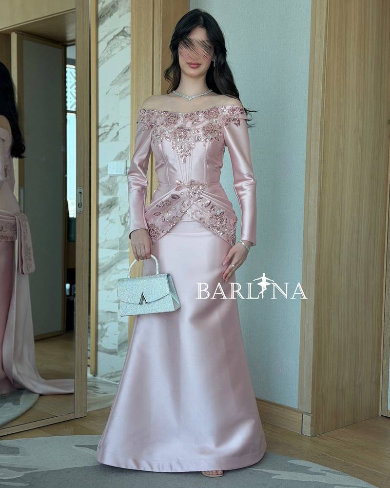 Elegant pink evening dress with a stylish train