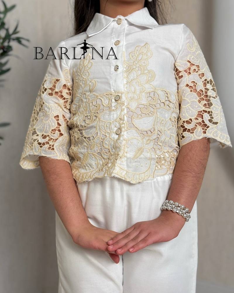 Girls' set with openwork lace details