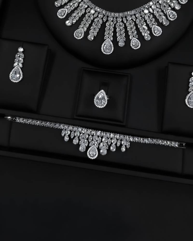 Elegant silver set with stylish dangling details