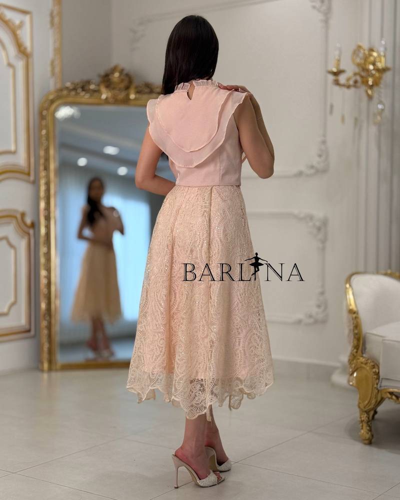 Feminine pink set with a scalloped-edge skirt