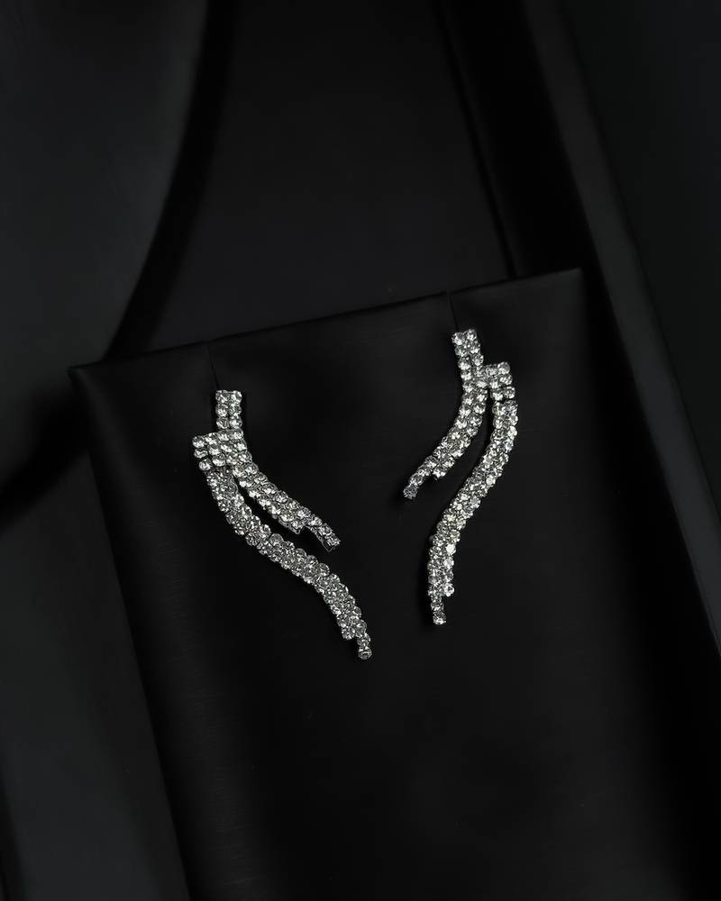 A luxurious accessory set with a distinctive modern look