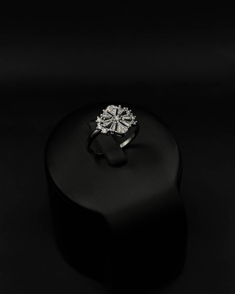 Silver accessory set with a gradient pattern