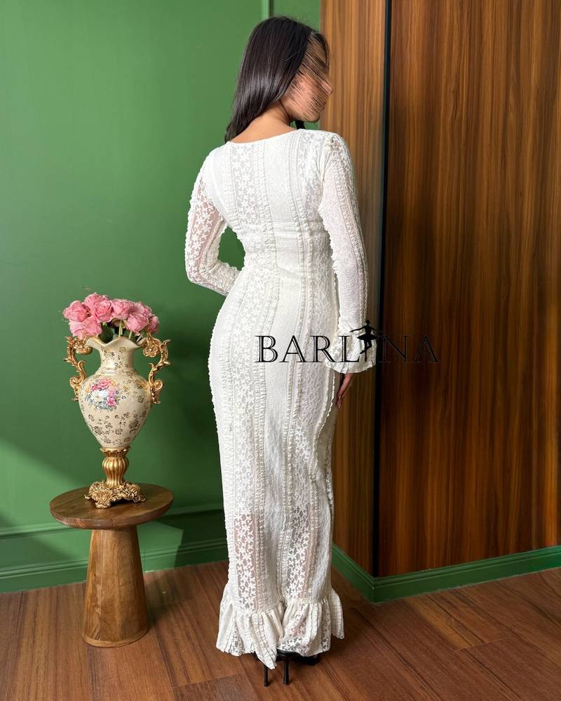 Long-sleeved lace dress