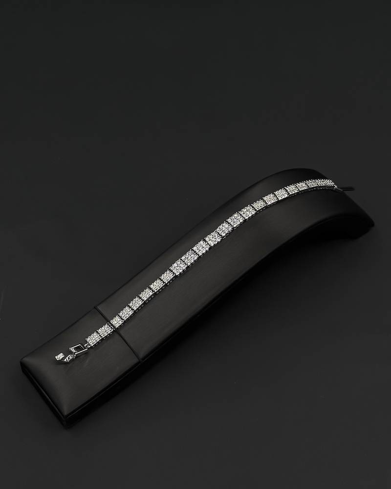 Classic design accessory set, fully studded
