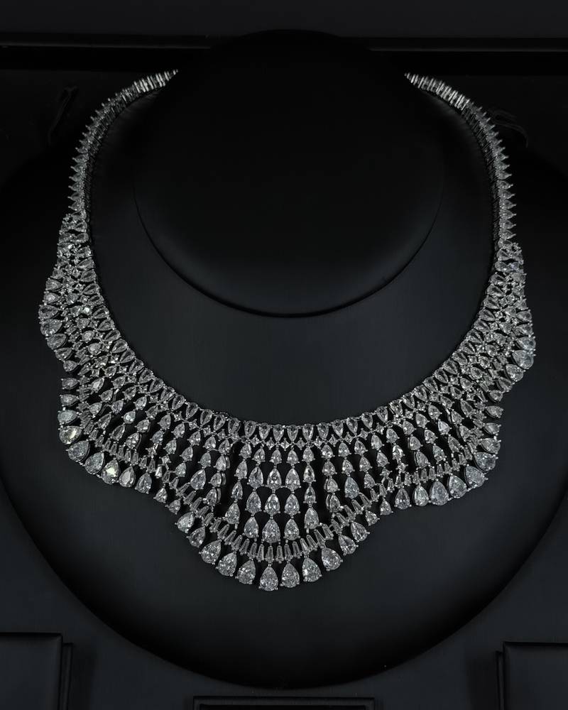 Royal evening accessory set with shimmering drops