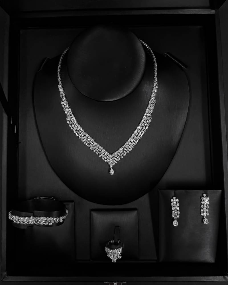 Elegant accessory set with a harmonious design