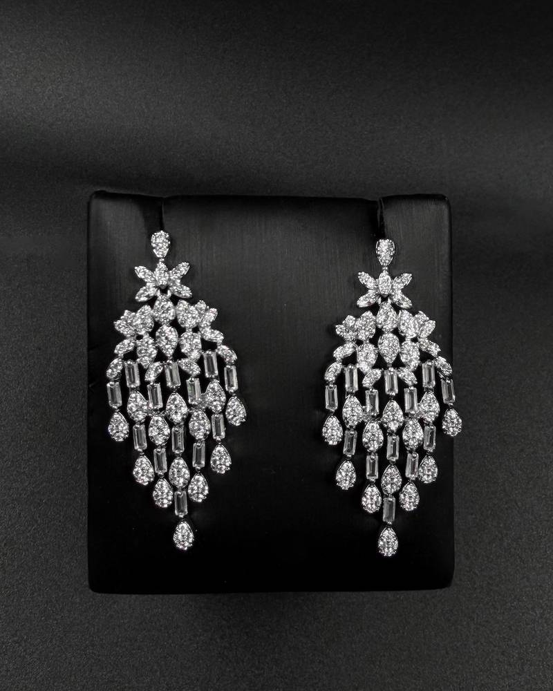 A wide accessory set in luxurious shades