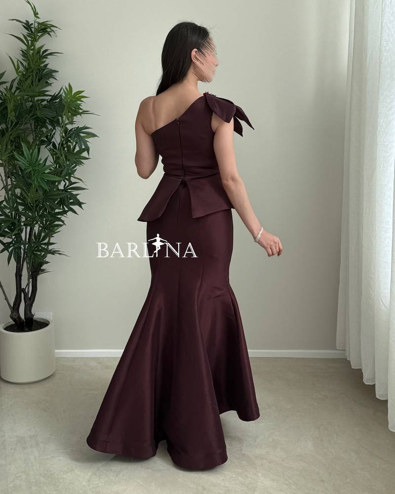 One-shoulder brown mermaid dress