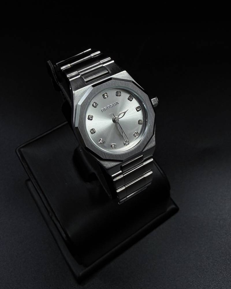 Women's watch with an elegant octagonal geometric design