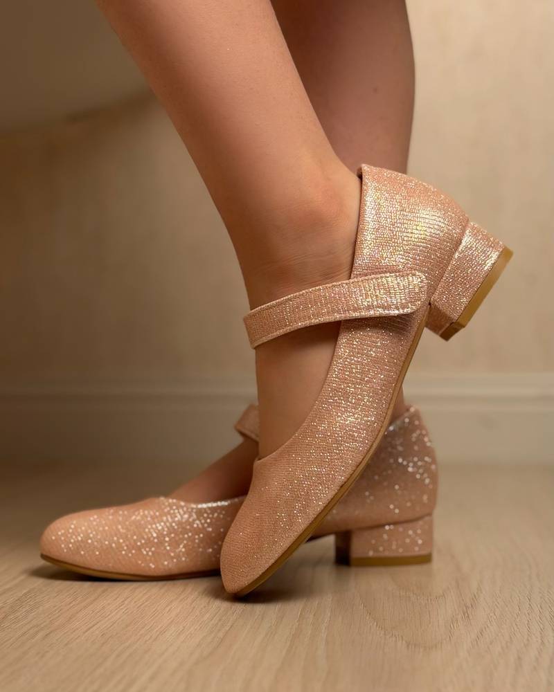 Girls' shoes with a low heel and shiny material