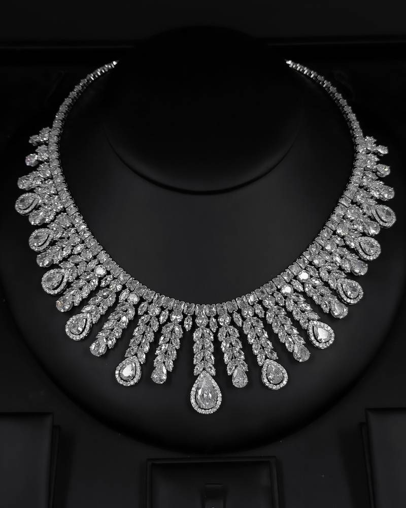 Elegant silver set with stylish dangling details