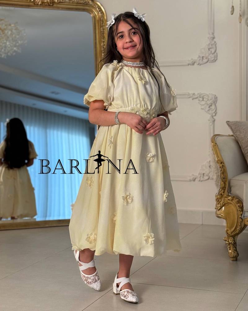 Girls' dress with a belt decorated with flowers