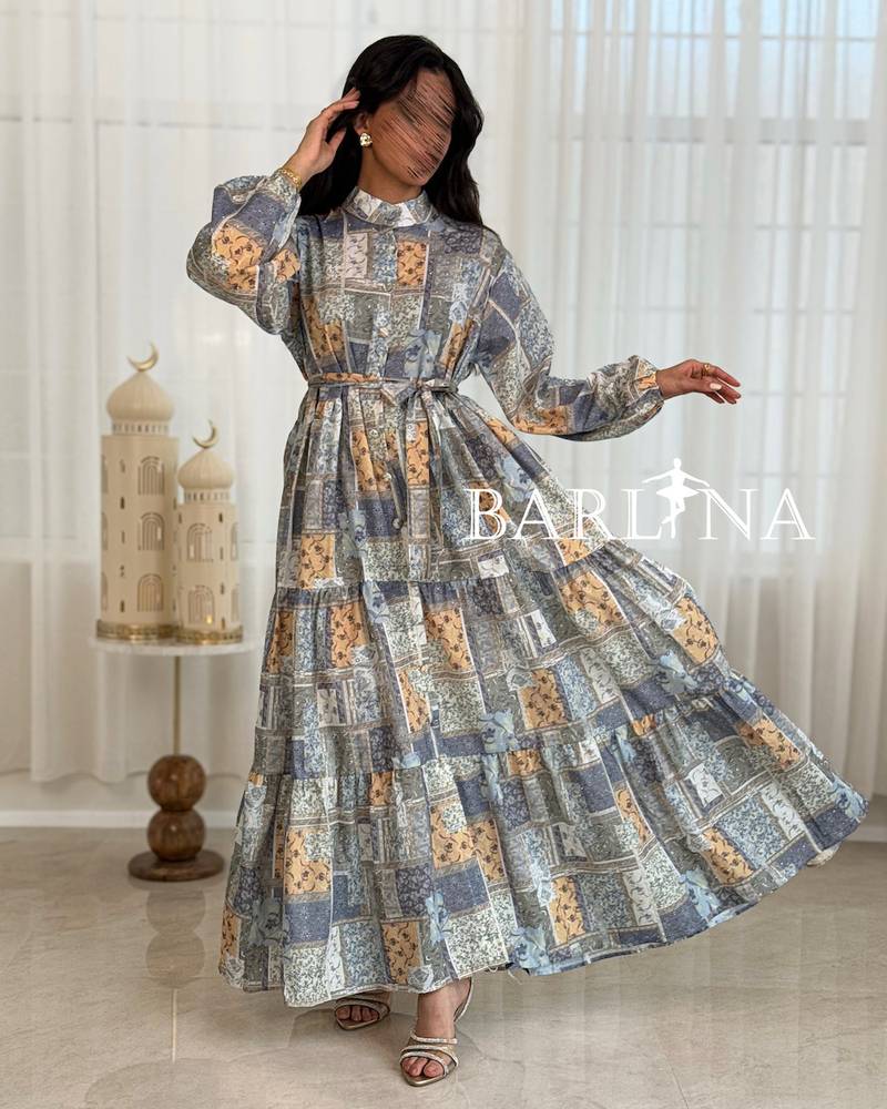 A soft dress with a defined waist and elegant tie