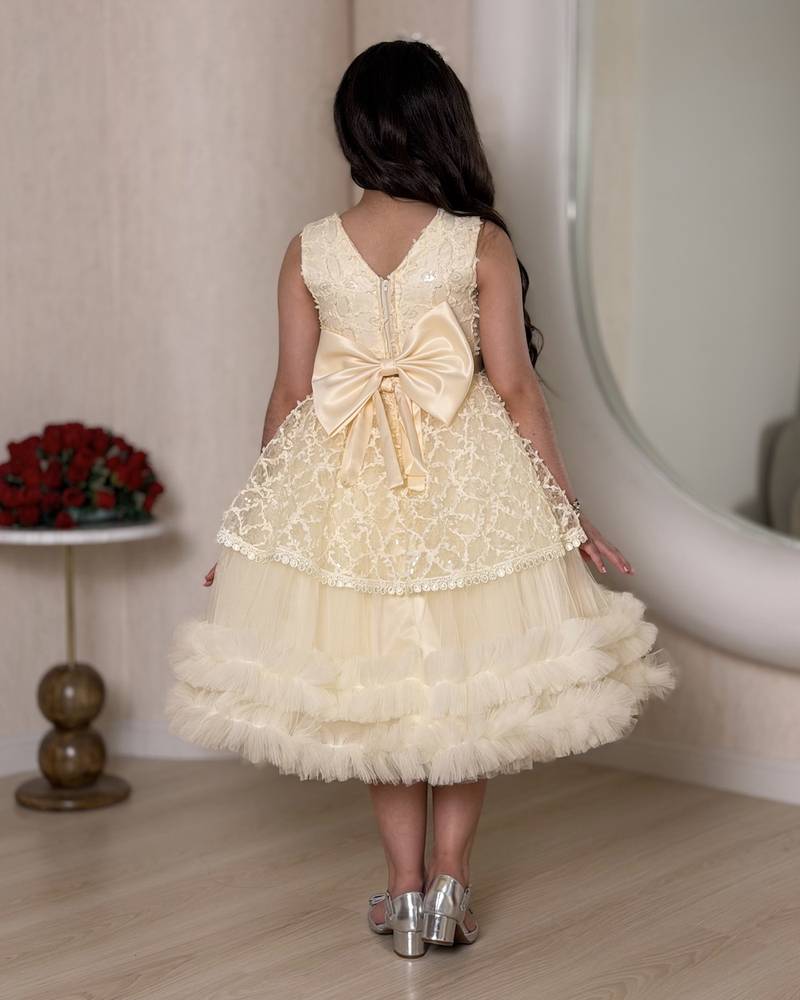 Girls' lace evening dress with ruffled edges