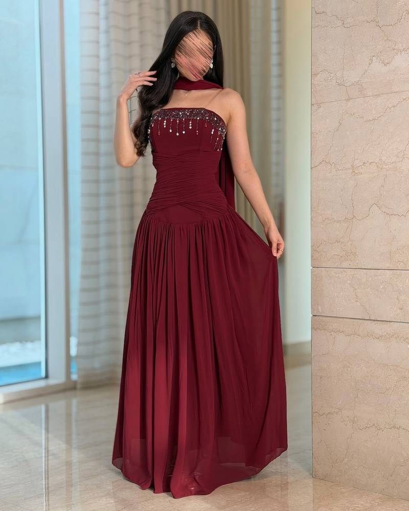فستان سهرة عنابي ماكسي بثنيات ناعمة