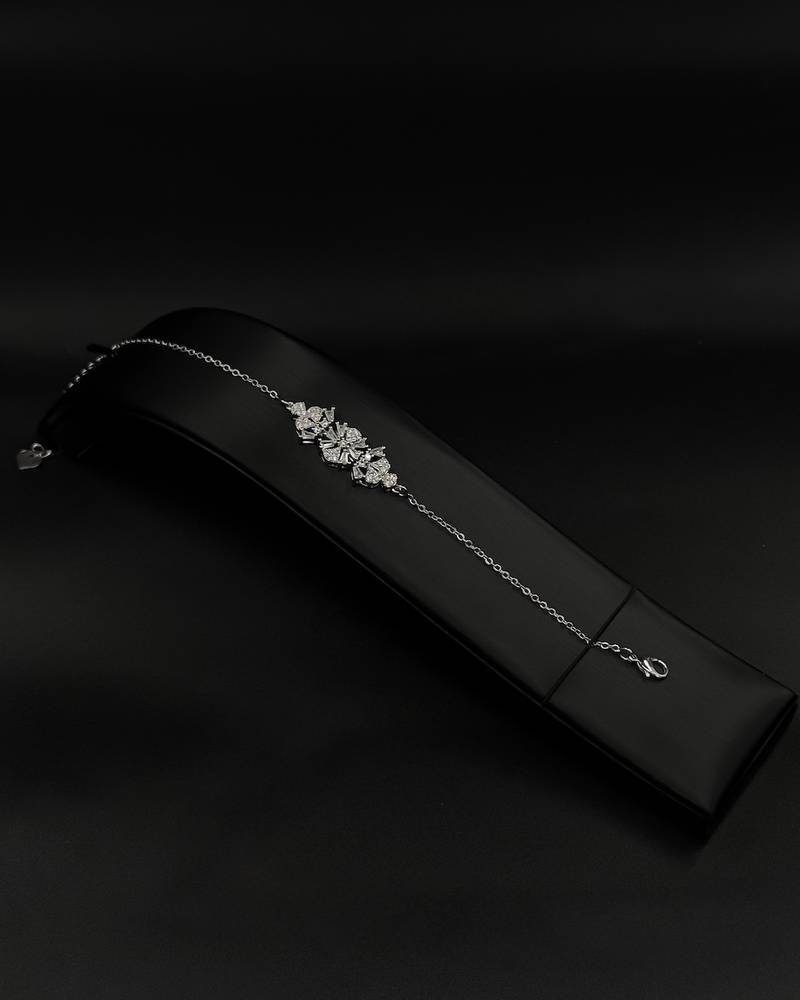 Silver accessory set with a gradient pattern