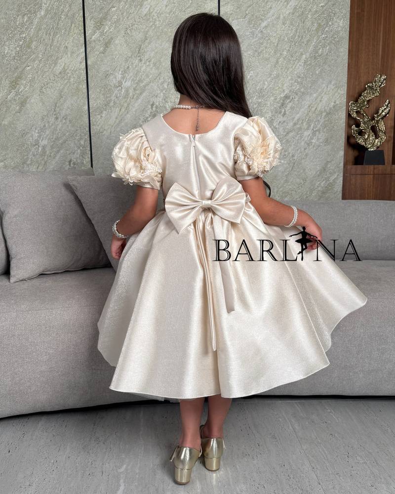 Girls' light beige dress decorated with elegant flowers