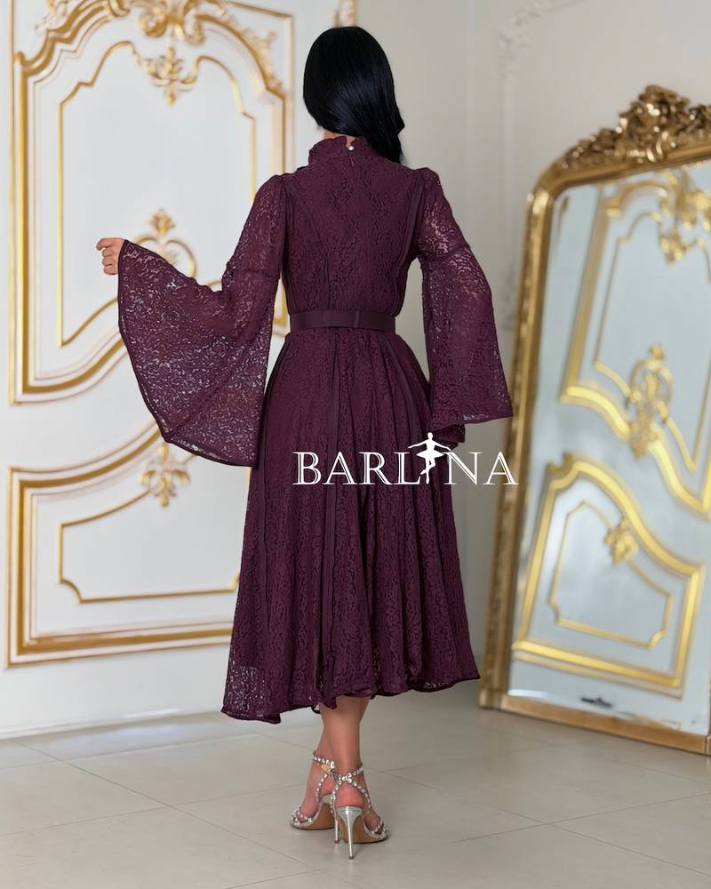 Lace dress with wide sleeves