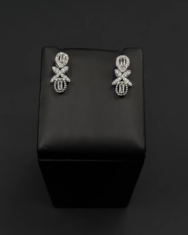 Elegant accessory set inspired by the shape of leaves
