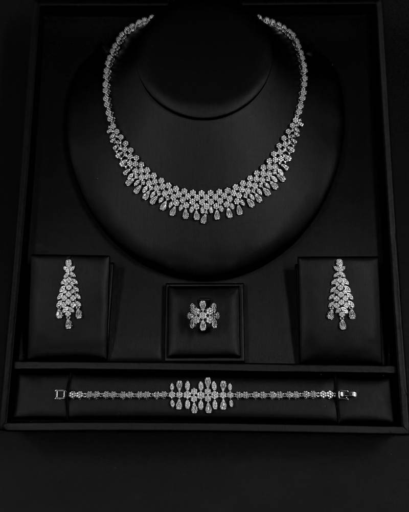 Luxurious accessory set for special occasions