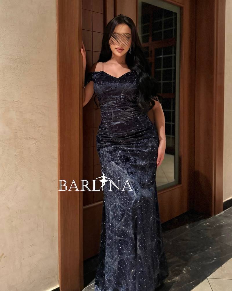 Navy blue off-the-shoulder wavy dress