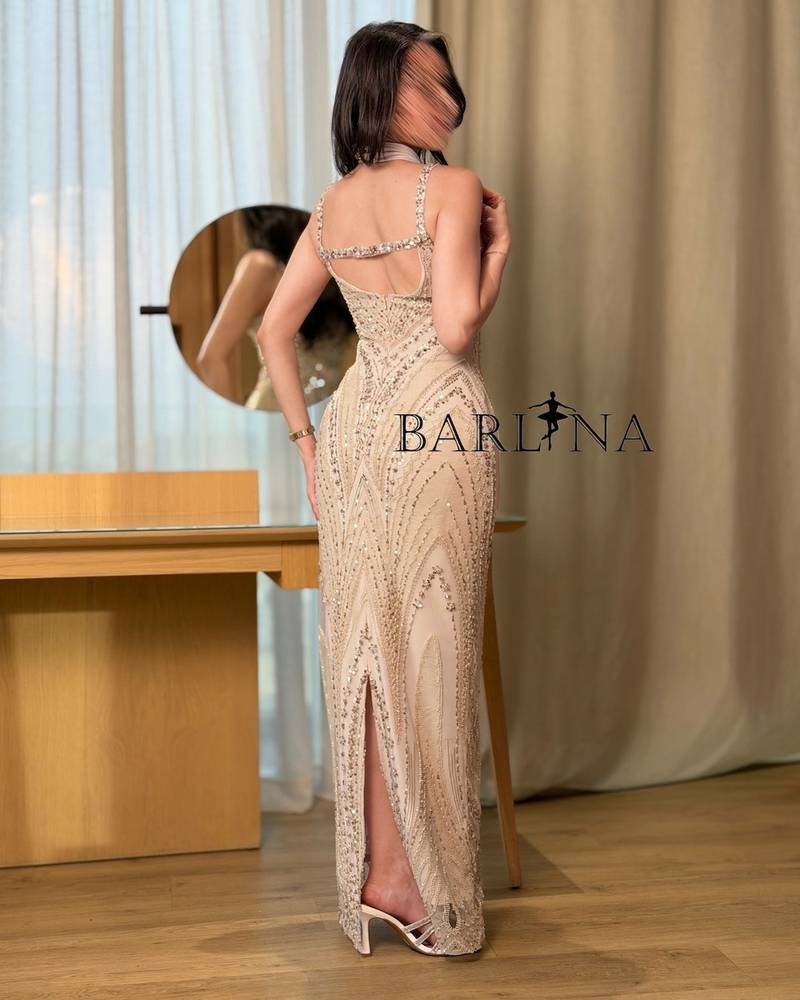 فستان سهرة بيج بتصميم هالتر متقاطع