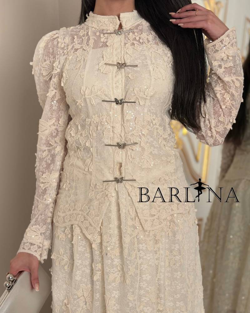 Soft lace midi set with front detail