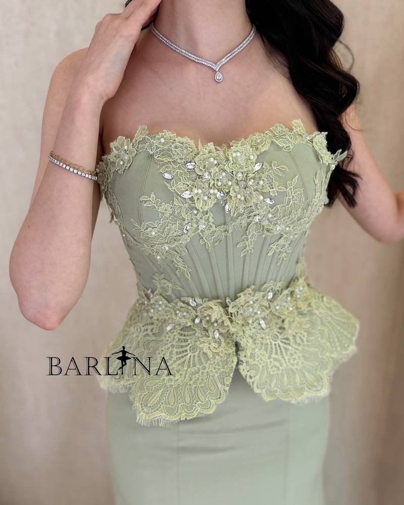 Light green set with lace-embellished peplom