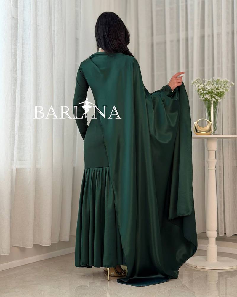 Dark green dress with an elegant cut and side train