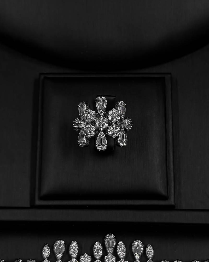 Luxurious accessory set for special occasions