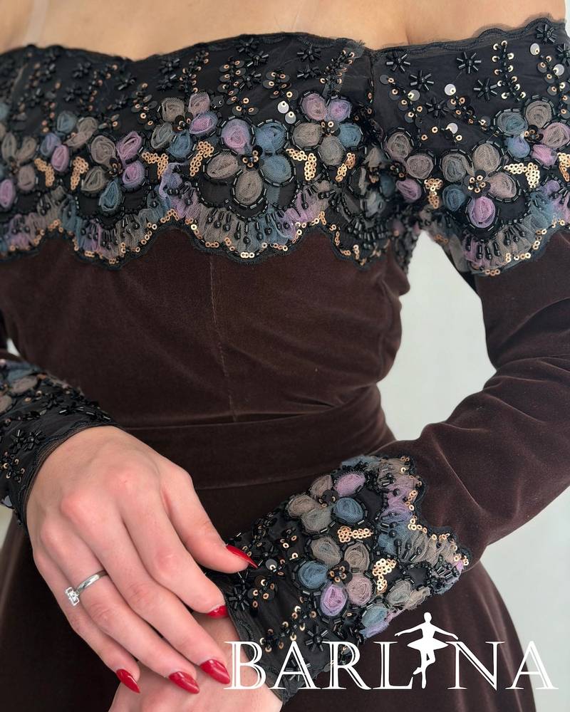 Elegant brown velvet dress with long sleeves