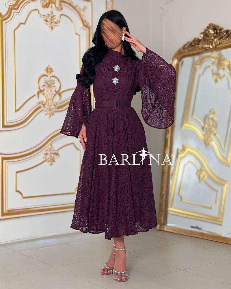 Lace dress with wide sleeves