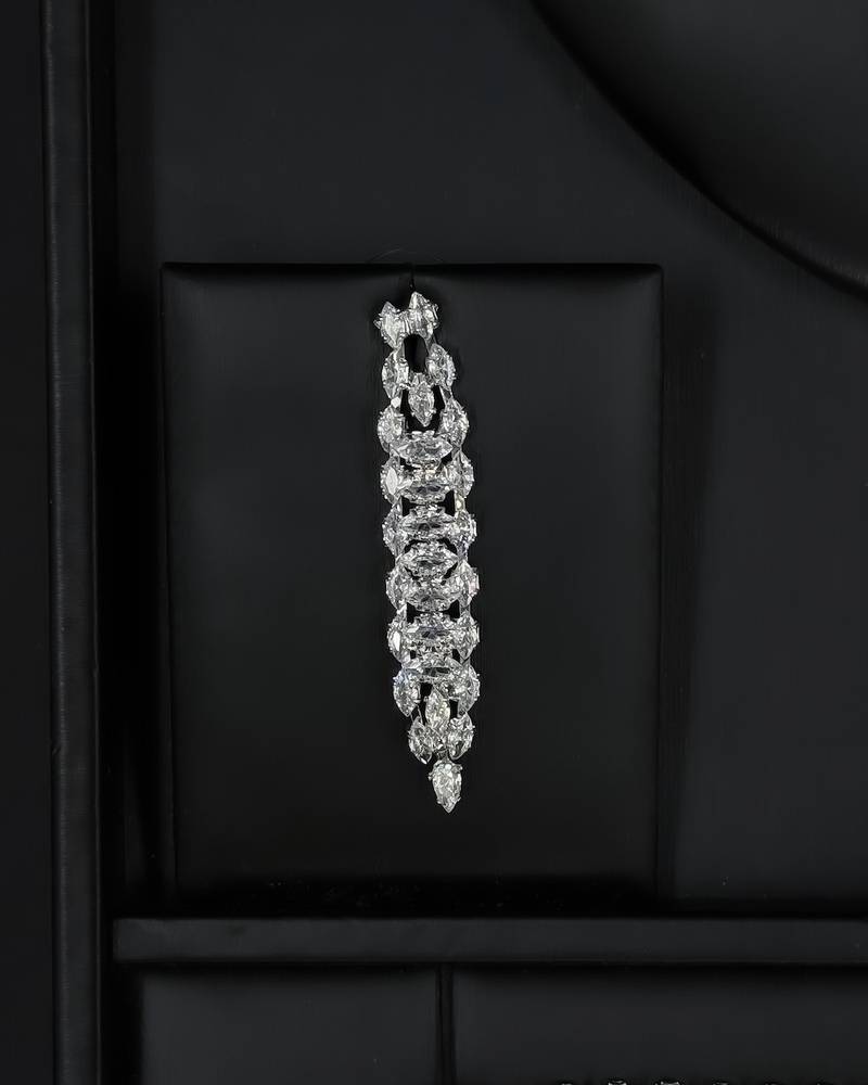 A classic accessory set with luxurious details