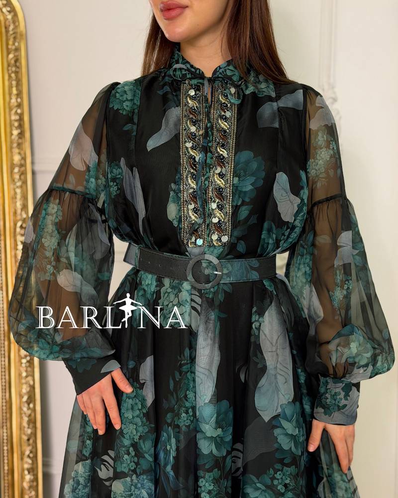 Long black dress with a green pattern